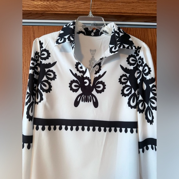 NWOT Elegant Women’s Black & White Floral Long Sleeves Blouse Large No Stretch - Picture 2 of 12